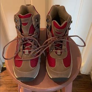 LL Bean Women’s Insulated Waterproof Outdoors Adventure Hiking Boots Sz 8.5W